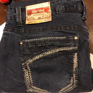 Amethyst Jeans low rise never worn